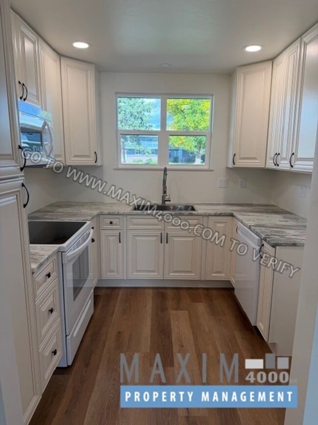 Building Photo - 2721 Patterson Rd