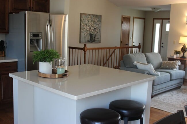 Building Photo - Main Floor Living - Updated 2021 - 5 Min from Mayo