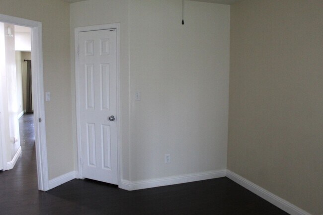 Building Photo - Beautiful Spacious Home for Rent Near Hosking and Mckee Area