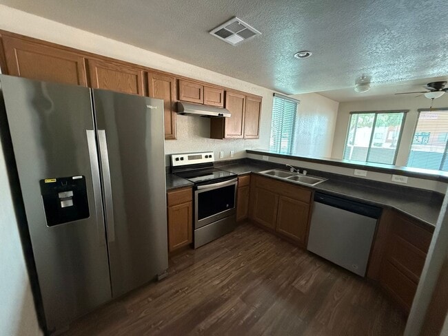 Building Photo - Luxury End Unit in El Dorado Condo for Rent