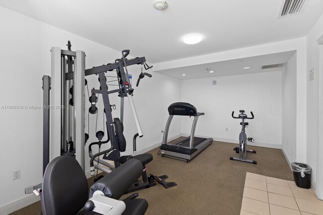 Building Photo - 2701 SW 3rd Ave