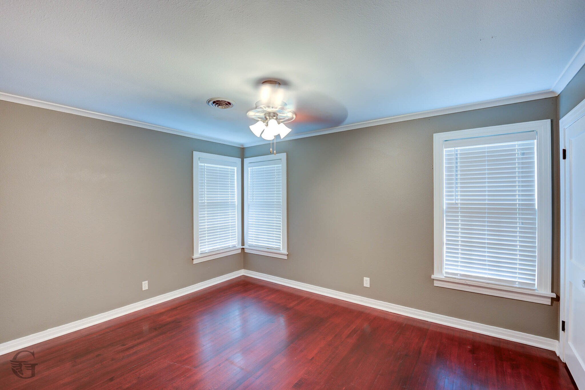 Building Photo - 316 Elmwood Cir