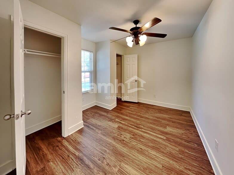 Building Photo - 1938 Cross Oaks Dr