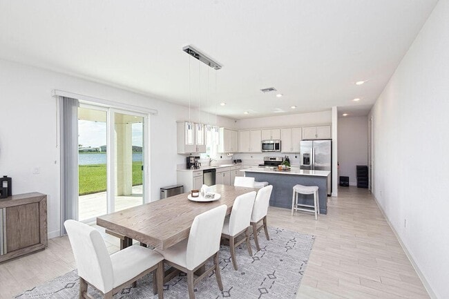 Building Photo - 12686 NW Copper Creek Dr