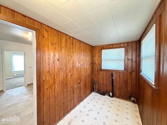 Building Photo - 2-Bedroom House with Fenced Yard & Parking!