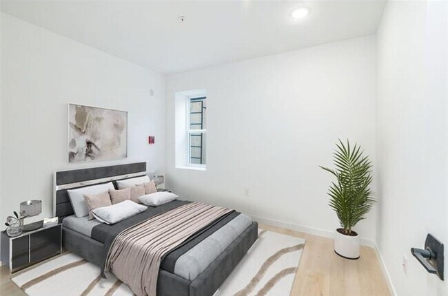 Building Photo - 2722 Hope St