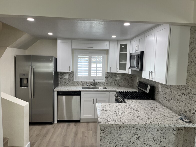 Building Photo - 5929 Weaver Ln