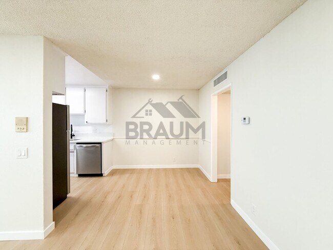 Building Photo - 11007 Hartsook St