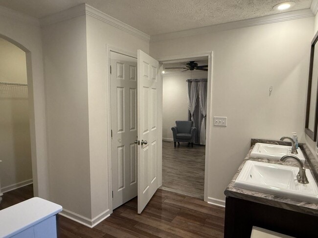 Building Photo - Quiet furnished retreat located in Erwin- Available NOW!