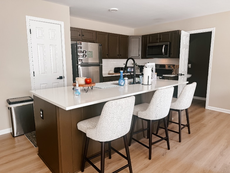 Building Photo - 215 Dillard Mill Dr