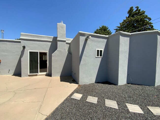 Building Photo - 3 Bedroom Single Story Home Available Near...