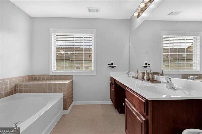 Building Photo - 2145 Waterford Park Dr