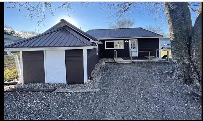 Building Photo - 820 N Owensby St