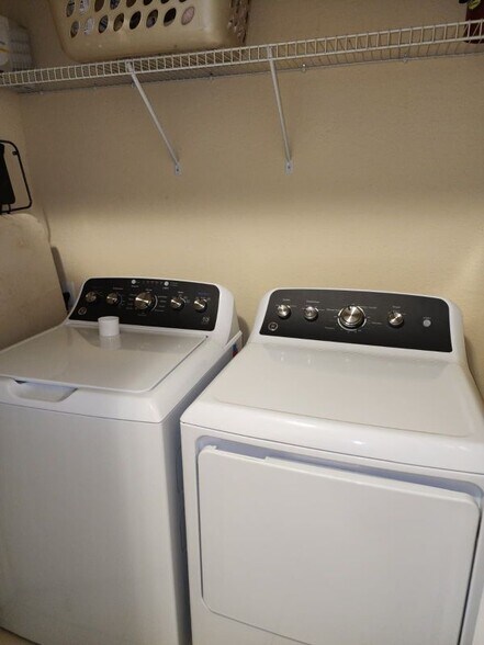 Building Photo - 4802 Cayview Ave