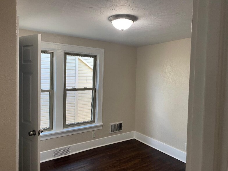 Bedroom 2 - 216 N 12th Ave
