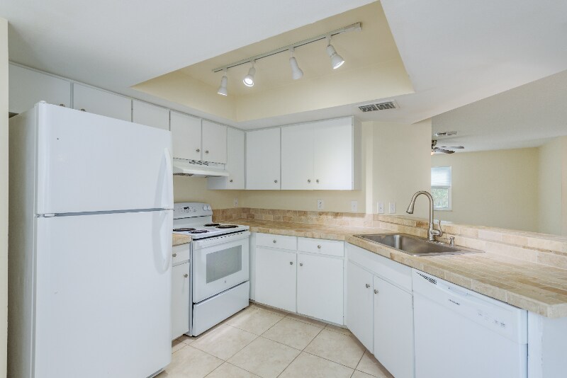 Building Photo - 812 E Gulf Blvd