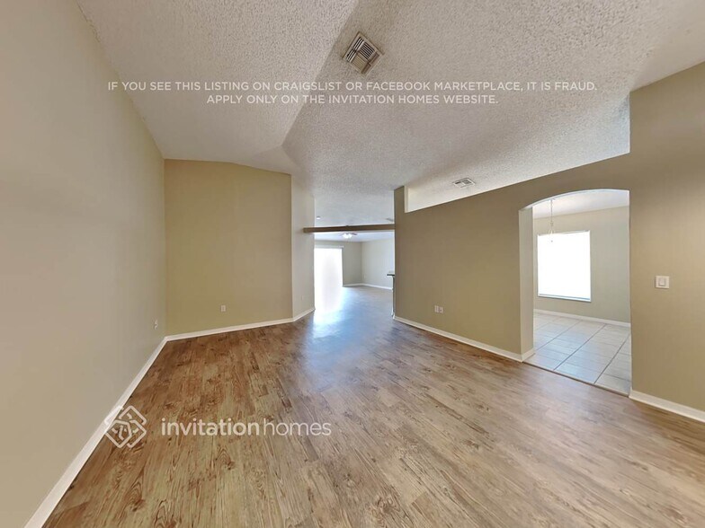 Building Photo - 709 Jessamine Dr
