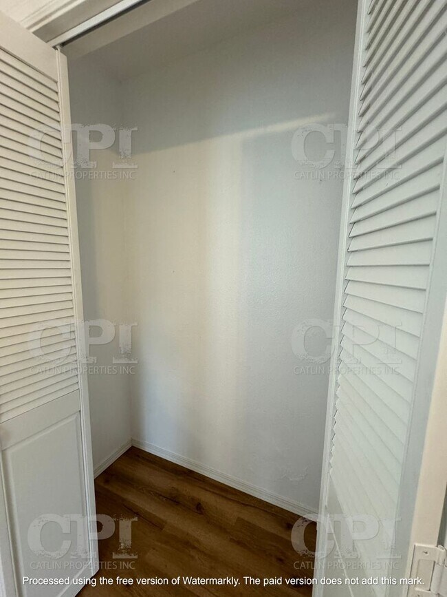 Building Photo - 303 Nevada Dr