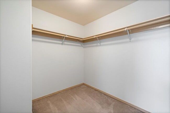 Building Photo - 423 Columbia Point Dr