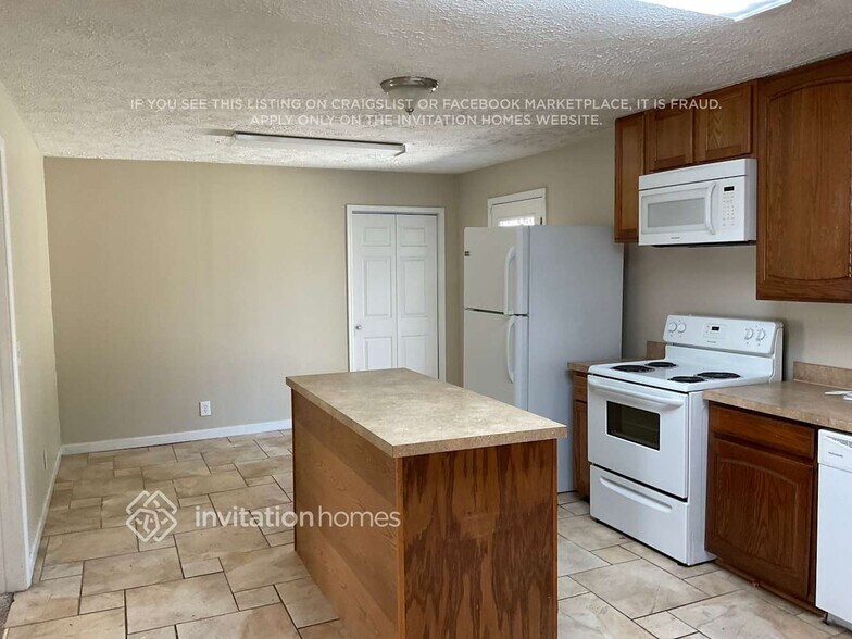 Building Photo - 3011 Stoneridge Ct