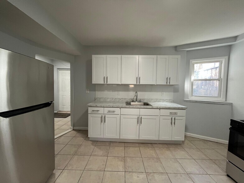 Building Photo - 8 Rutgers Ave