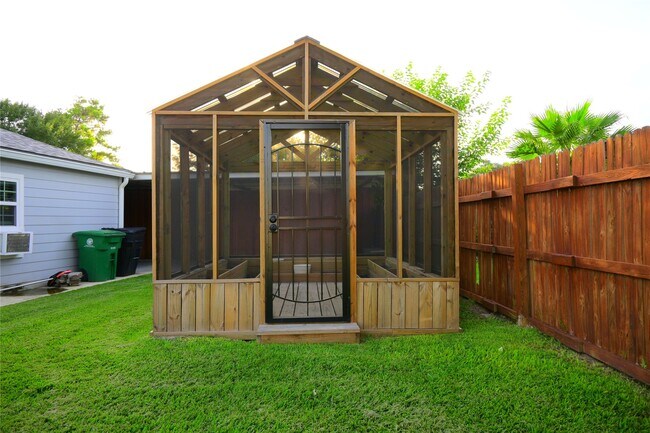 Building Photo - 10203 Huntington Way Dr