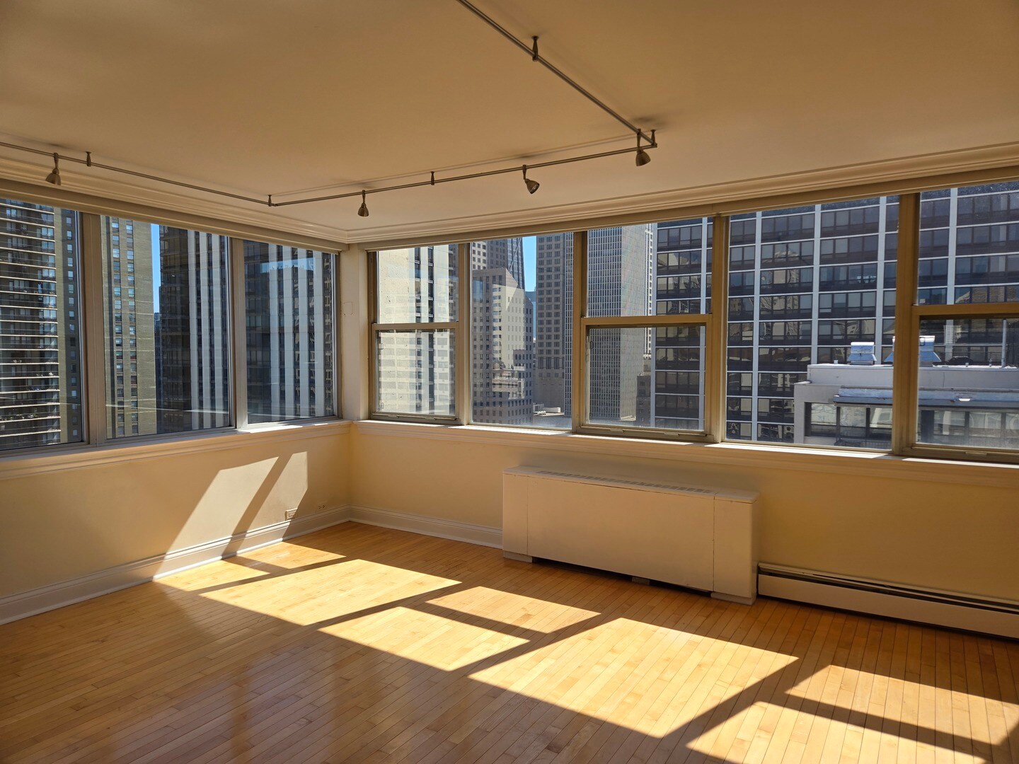 Building Photo - 40 E Cedar St