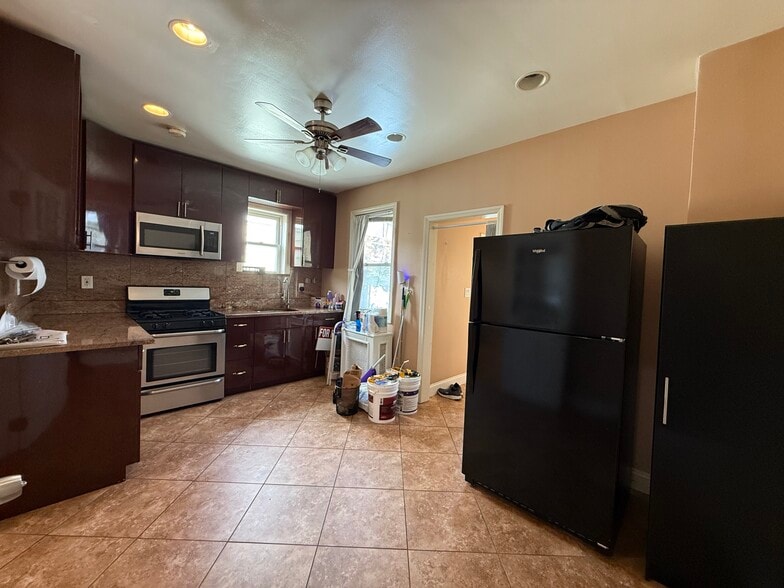 kitchen - 6284 Austin St