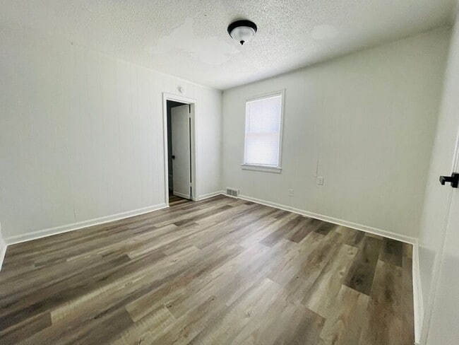 Building Photo - 1702 S Sterling Ave
