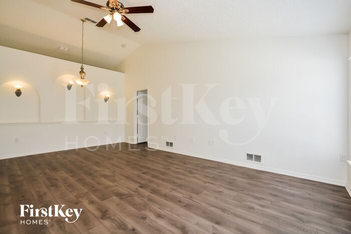 Building Photo - 1429 Lodge Terrace