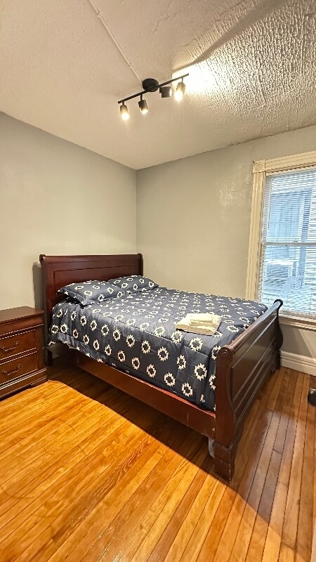 Building Photo - 710 Mulberry St