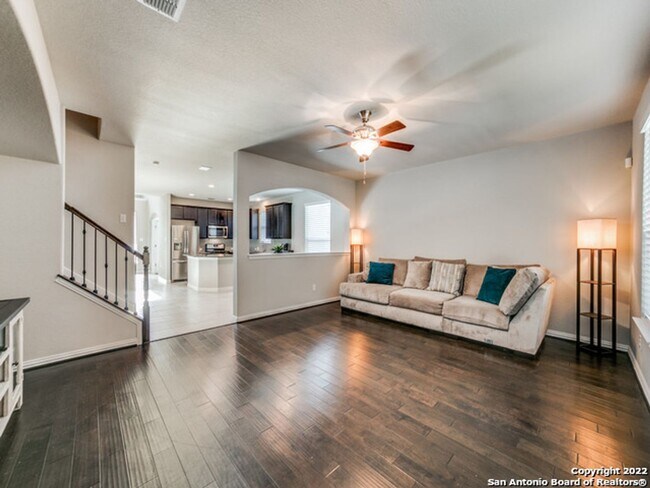 Building Photo - 4 Bedroom/3.5 Bathroom Alamo Ranch