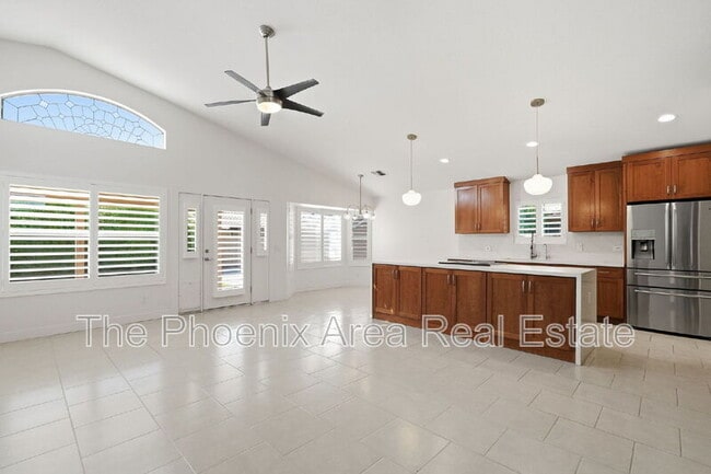 Building Photo - 507 W Nopal Ave