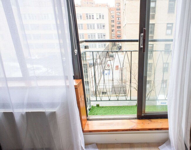 Building Photo - 244 E 75th St