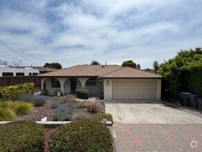 Building Photo - Fully Furnished Home Near the Beach in Gro...
