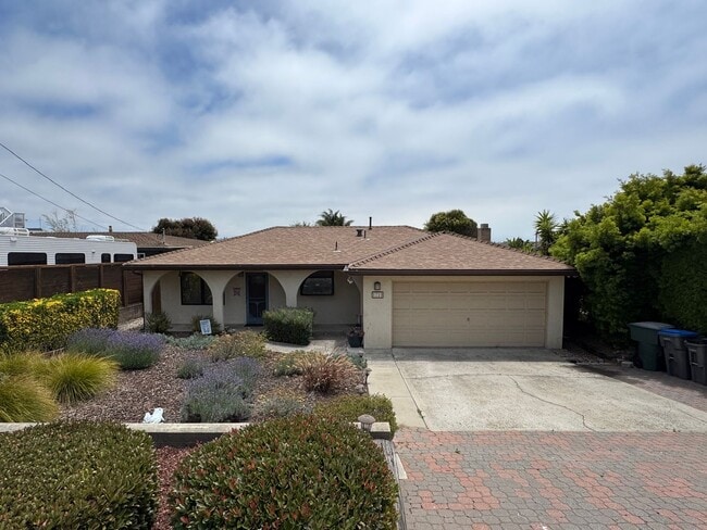 Primary Photo - Fully Furnished Home Near the Beach in Gro...