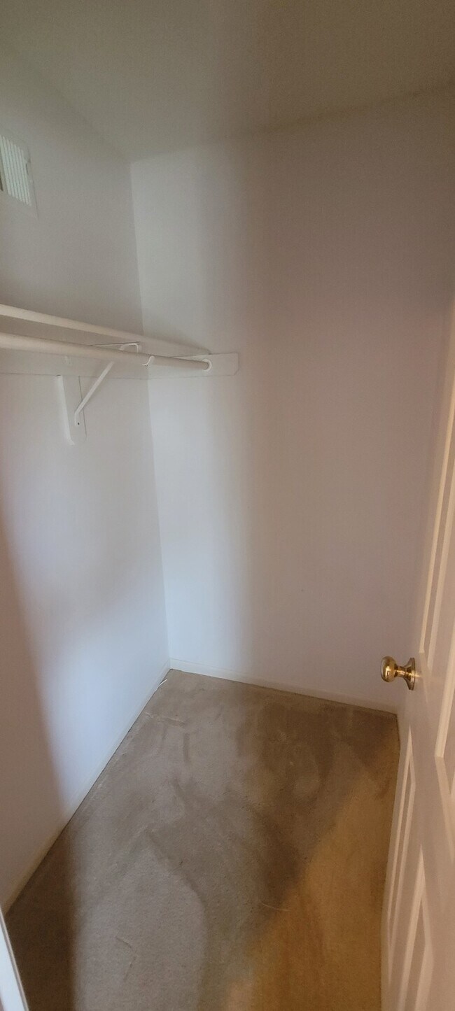 Building Photo - Fruitfully ready for your move in!
