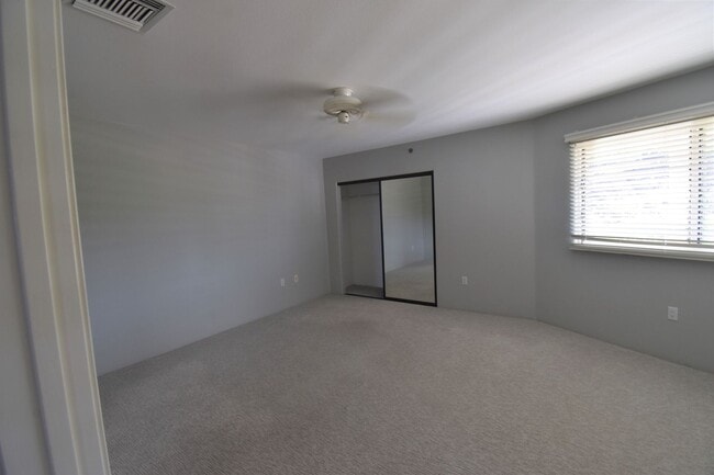 Building Photo - Unfurnished 3 Bedroom 2 Bath Penthouse Condo