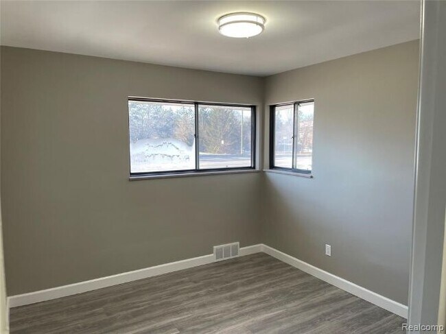 Building Photo - 30076 Orchard Lake Rd