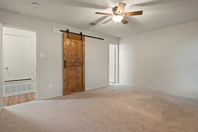 Building Photo - 536 Del Mar Dr