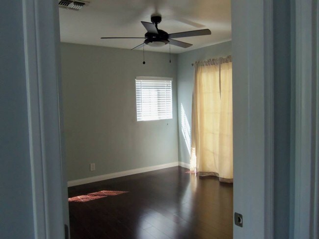 Master bedroom - 6623 Babcock Ave