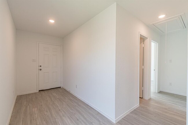 Building Photo - 6406 Reuben Kemper