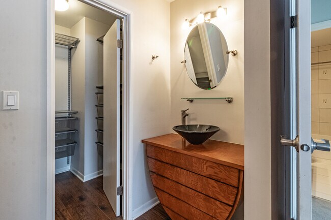 Building Photo - 416 Swallow Ln