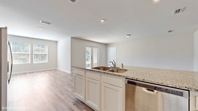 Building Photo - 400 Whispering Creek Ave