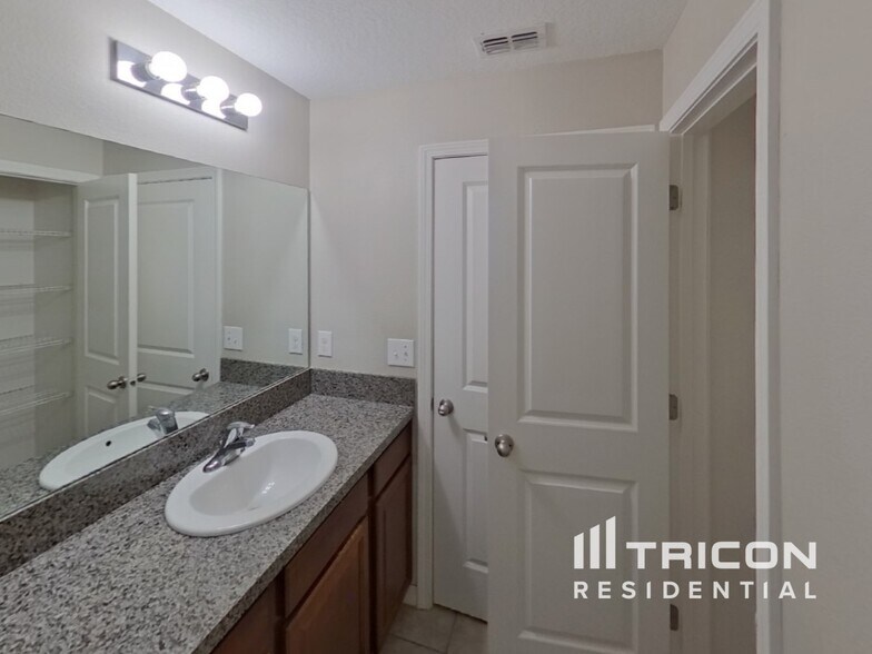 Building Photo - 7030 Wiseman Run Dr
