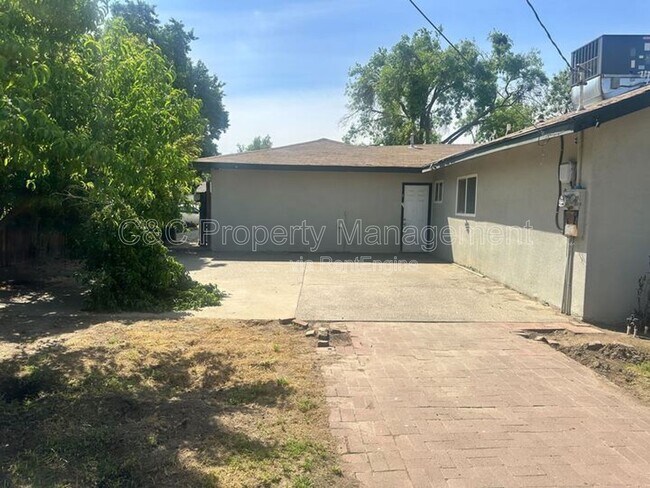 Building Photo - 5625 E Bellaire Way