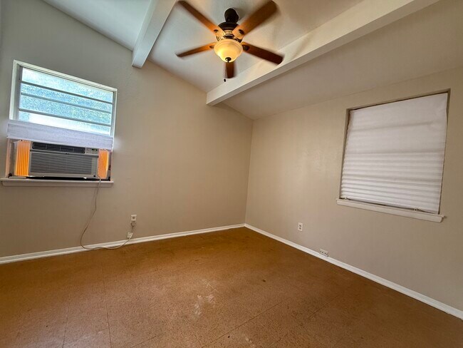 Building Photo - 112 Jenny Kay Ln