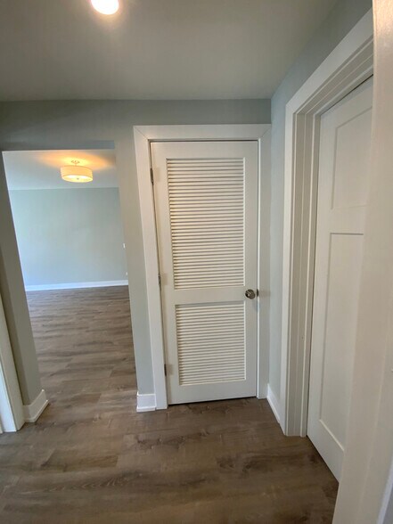 Building Photo - 1143 Maple Ave