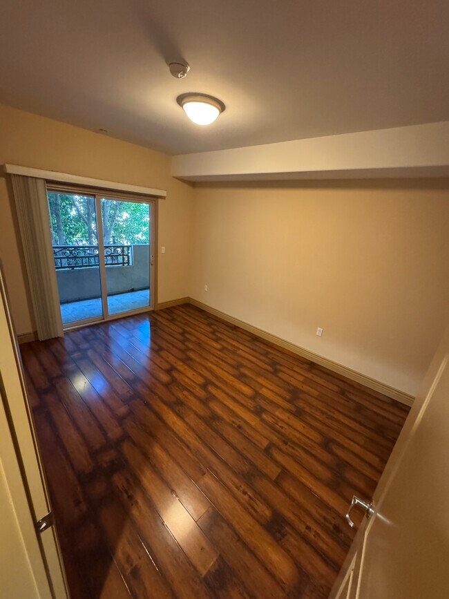 Primary Bedroom/Balcony - 17825 Devonshire St