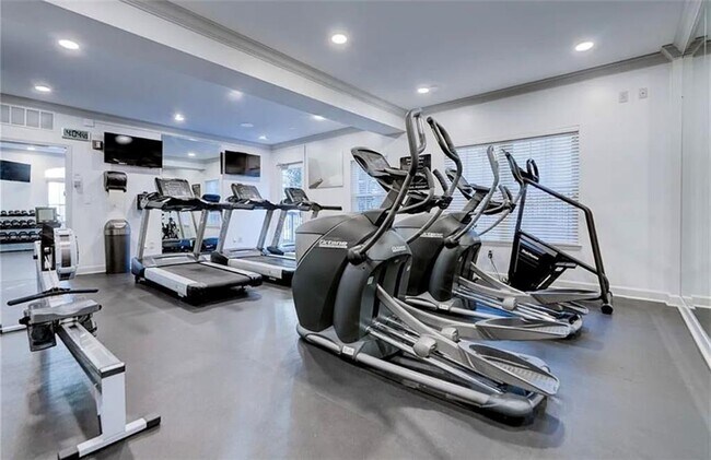 Building Photo - 1074 Peachtree Walk NE